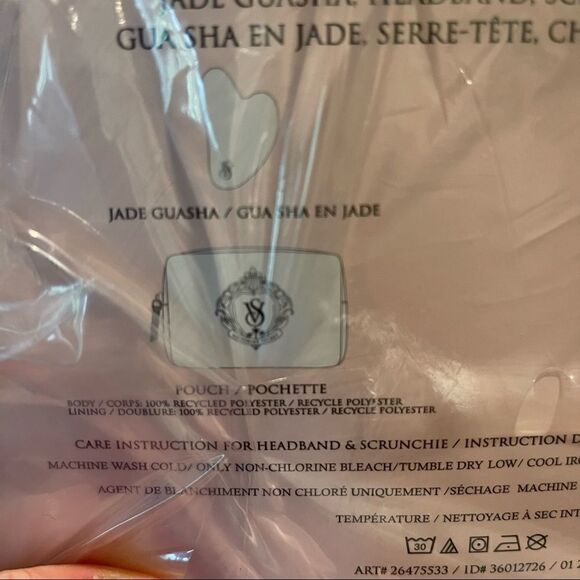 COPY - VICTORIA'S SECRET Self-Care Spa Kit - bag, headband, scrunchie, and gua … - Picture 11 of 15